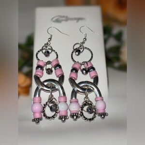 Handmade Elegant Silver and Pink Chandelier with Tiered Design (Party&Design)